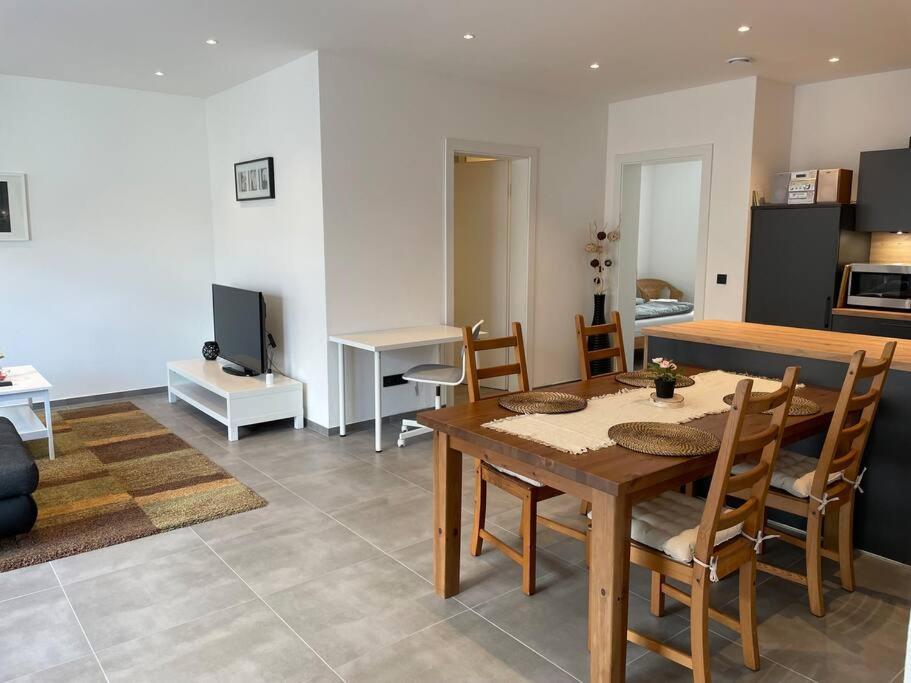 Gemuetliche, Topp Ausgestattete Ferienwohnung Bann Esterno foto