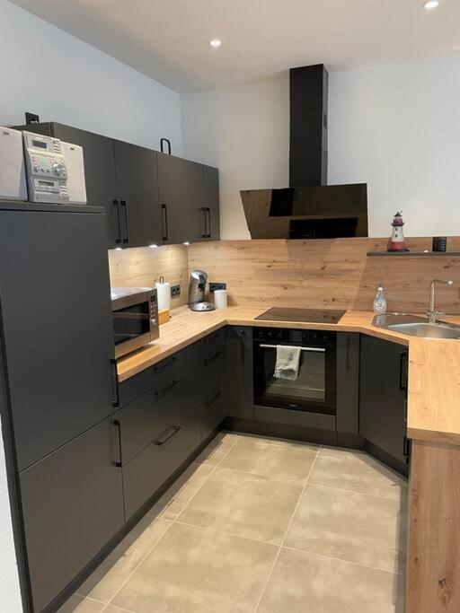 Gemuetliche, Topp Ausgestattete Ferienwohnung Bann Esterno foto